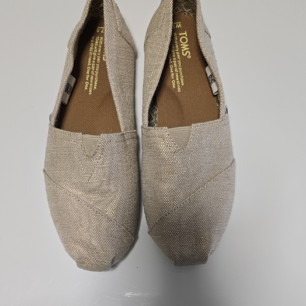 TOMS Shimmery Light Beige Slip-On Canvas Flats Size 7.5 NWOT